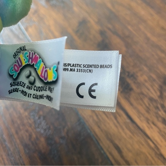 Squishmallows Bailey the Llama - Picture 6 of 6